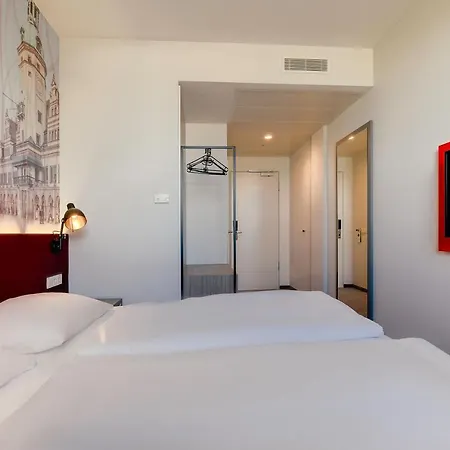 Отель Campanile Leipzig Halle Airport Шкойдиц