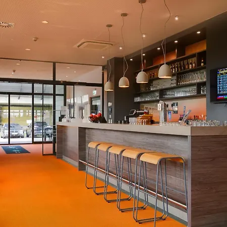 Campanile Leipzig Halle Airport מלון 3*