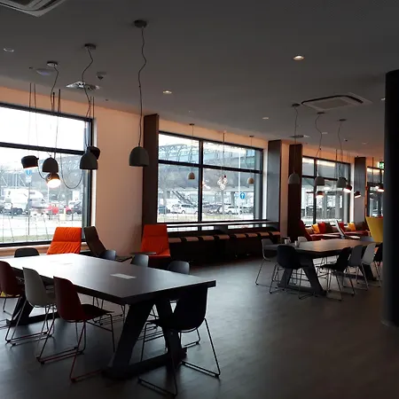 Campanile Leipzig Halle Airport מלון 3*