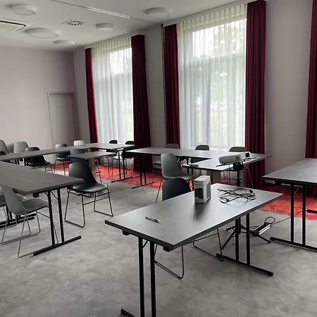 Campanile Leipzig Halle Airport Hotel 3*