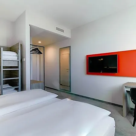 Campanile Leipzig Halle Airport Hotell 3*