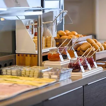 Campanile Leipzig Halle Airport Hotell 3*
