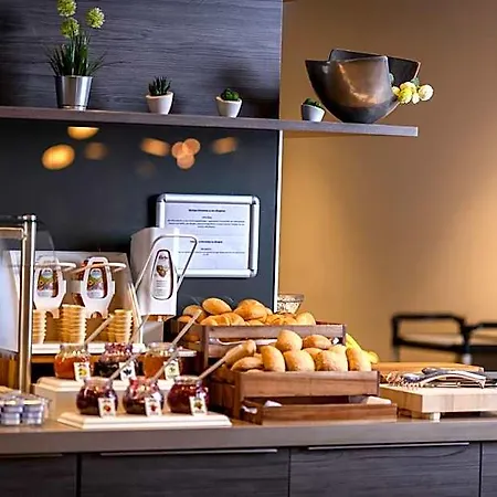Campanile Leipzig Halle Airport Hotell 3*