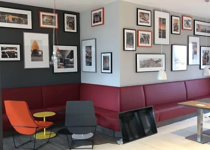 Hotel Campanile Leipzig Halle Airport 3*