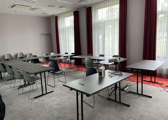 Campanile Leipzig Halle Airport מלון 3*