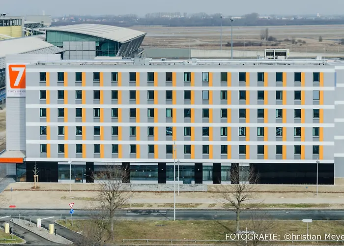 Hotel Campanile Leipzig Halle Airport 3*